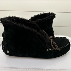 Women’s Ugg Alena Moccasin size 10